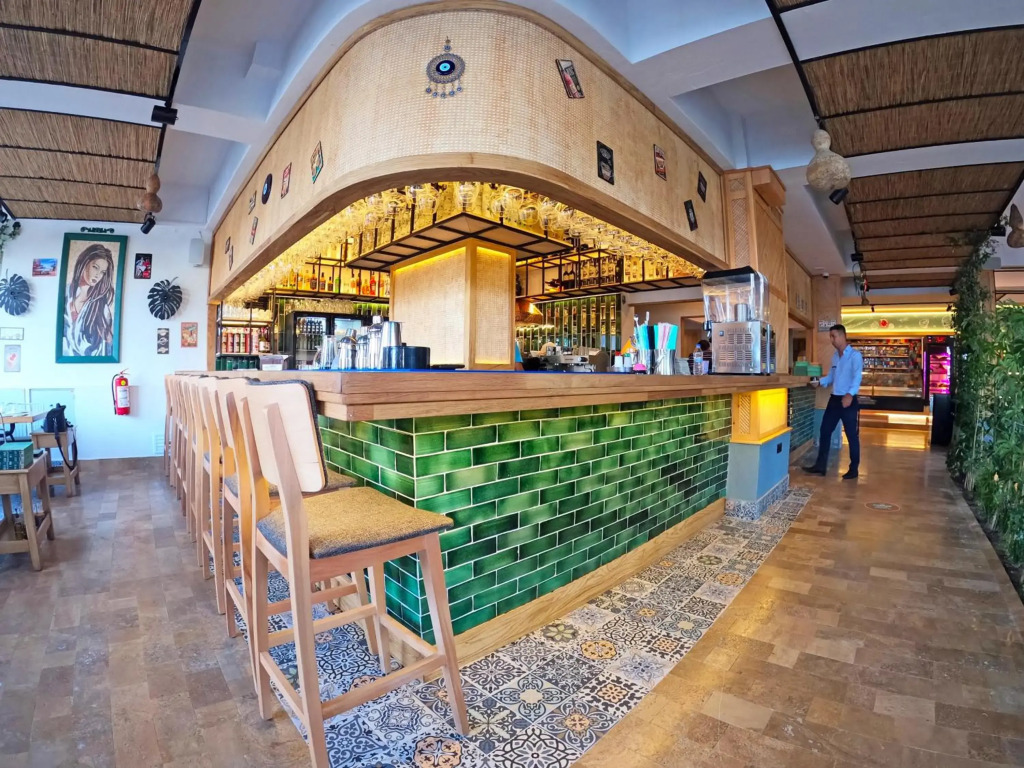 Yeshill Beach Hotel