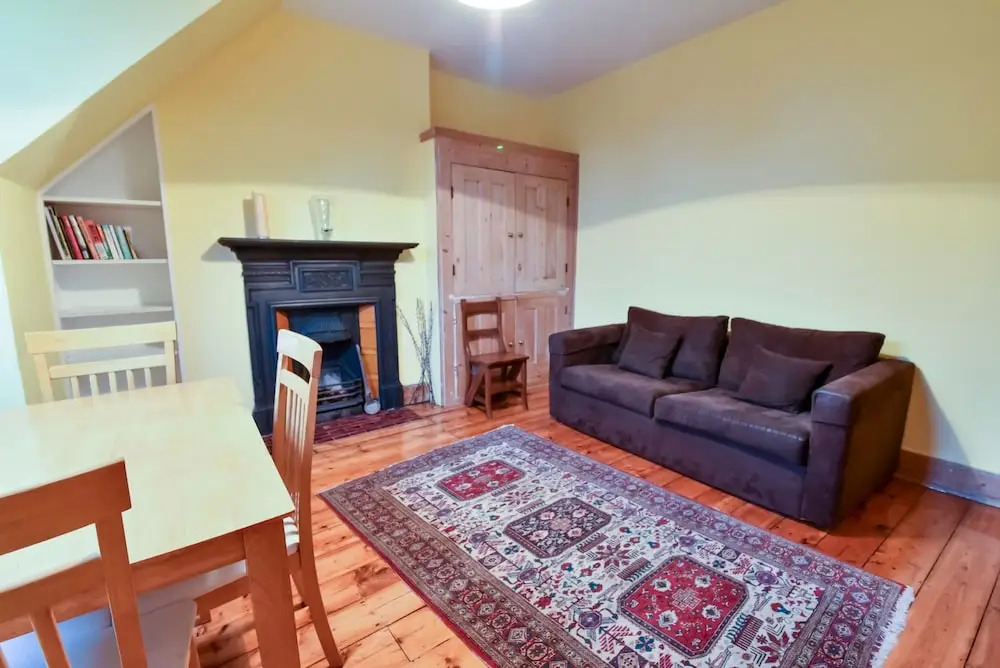 2 Bedroom Top Floor Flat Near Willesden Green