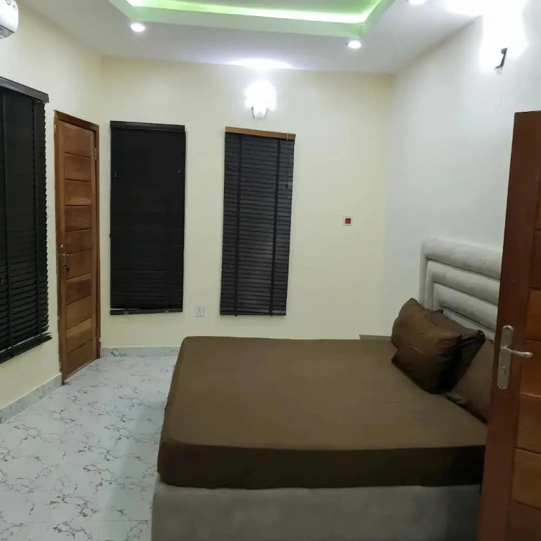 Lovely 3-bed House in Lekki , Terrace , ac ,wifi