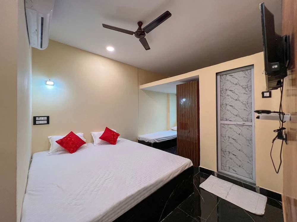 Hotel O Golden Suites