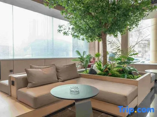Yinchun Grand Hotel (Wangjialiang Subway Station)