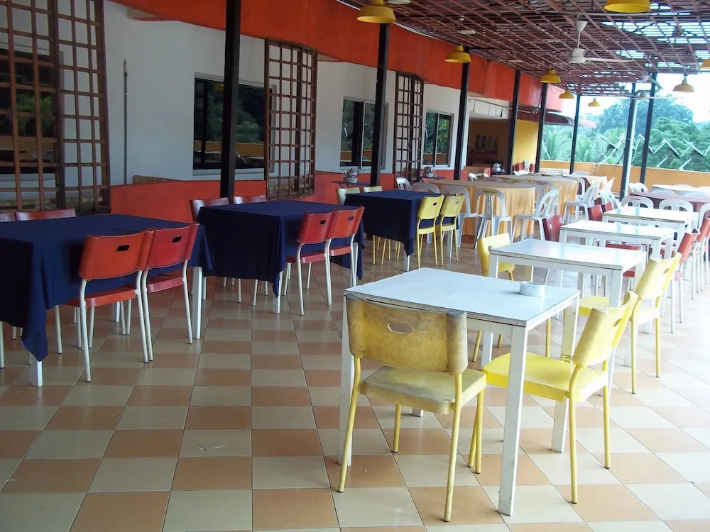 D'Valley Hotel