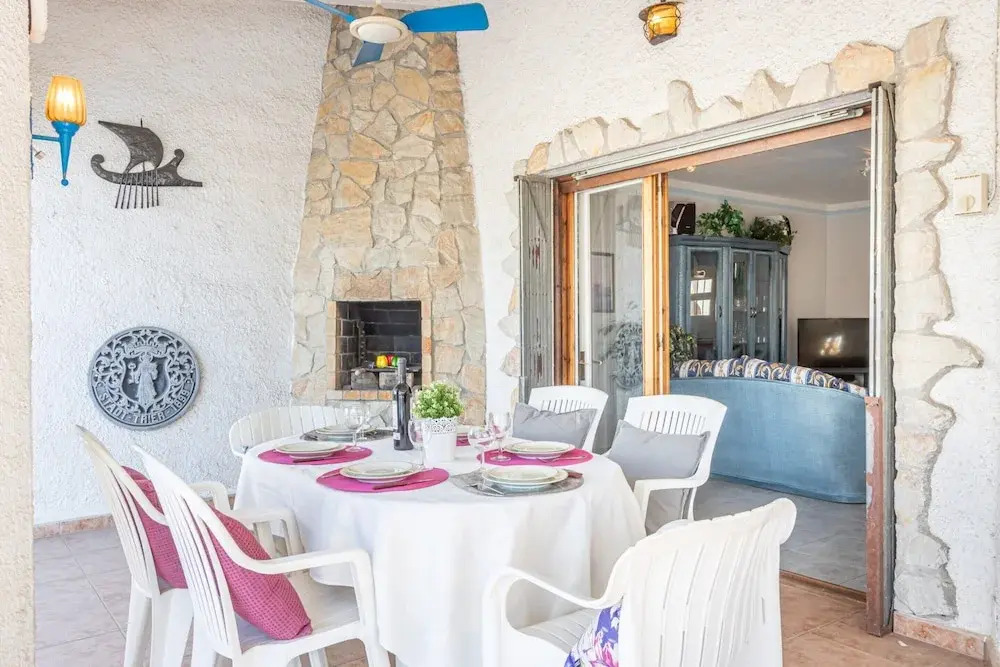 Apartment in Empuriabrava Near Sandy Beach