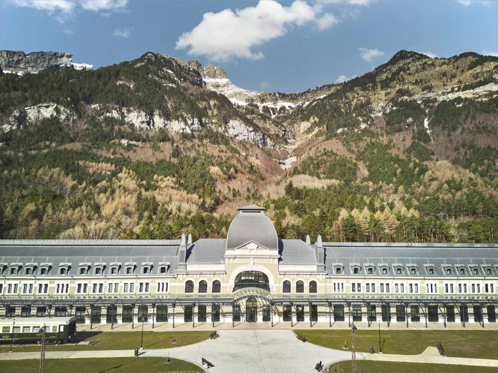 Canfranc Estación, a Royal Hideaway Hotel - Gran Lujo