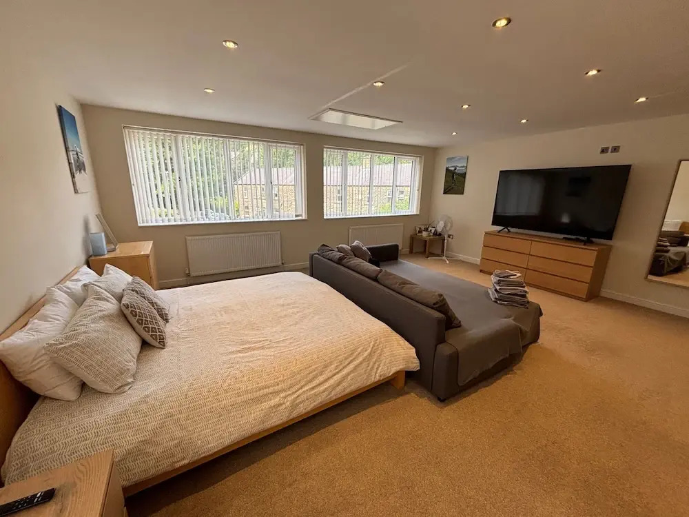 12 Guests - Hot Tub - Free Parking in Huddersfield
