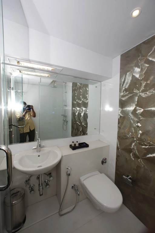AR Suites Fontana Bay - Kalyani Nagar