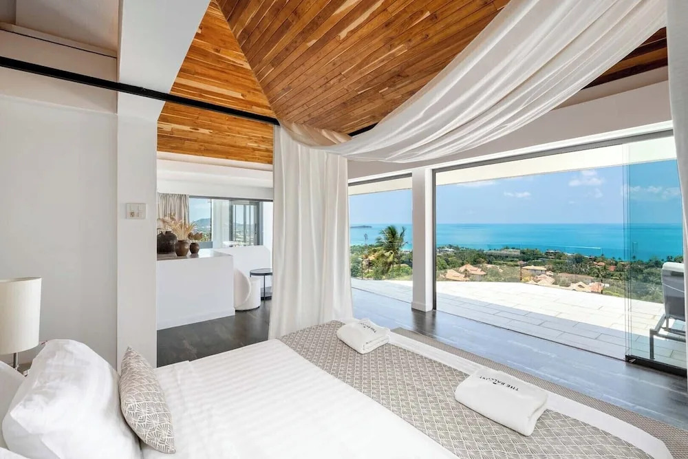 Serene Escape Balcony Villa in Chaweng KBR20