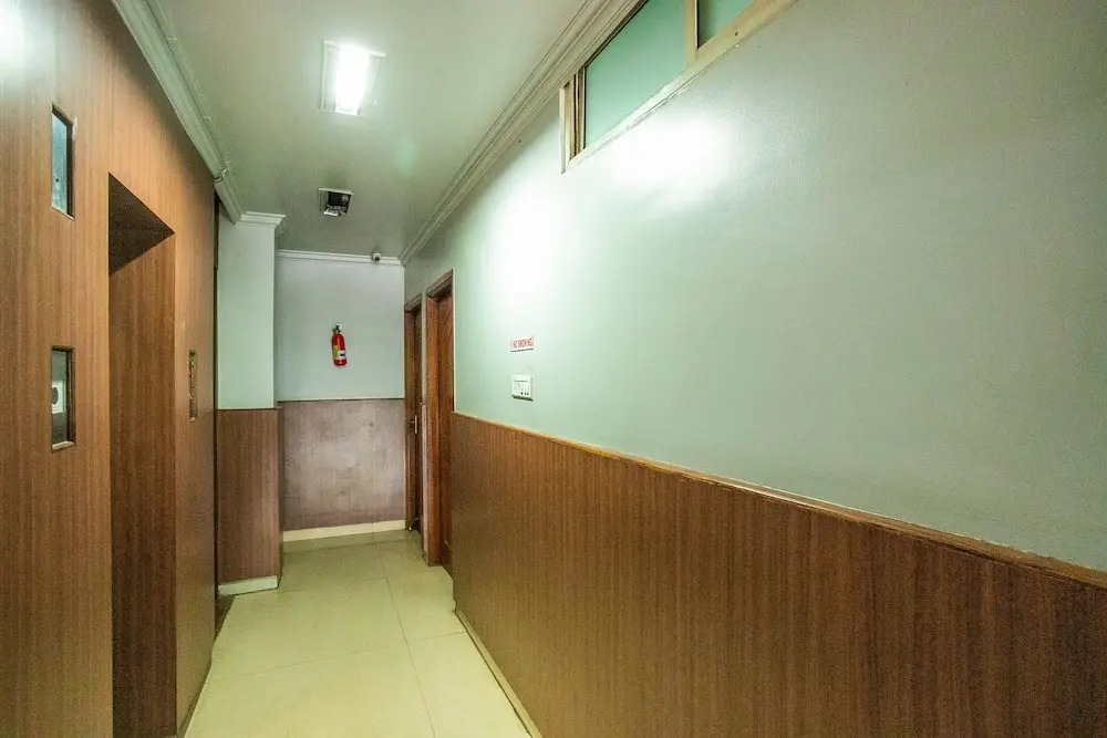 Hotel O White Fort Near Lalbagh Botanical Garden