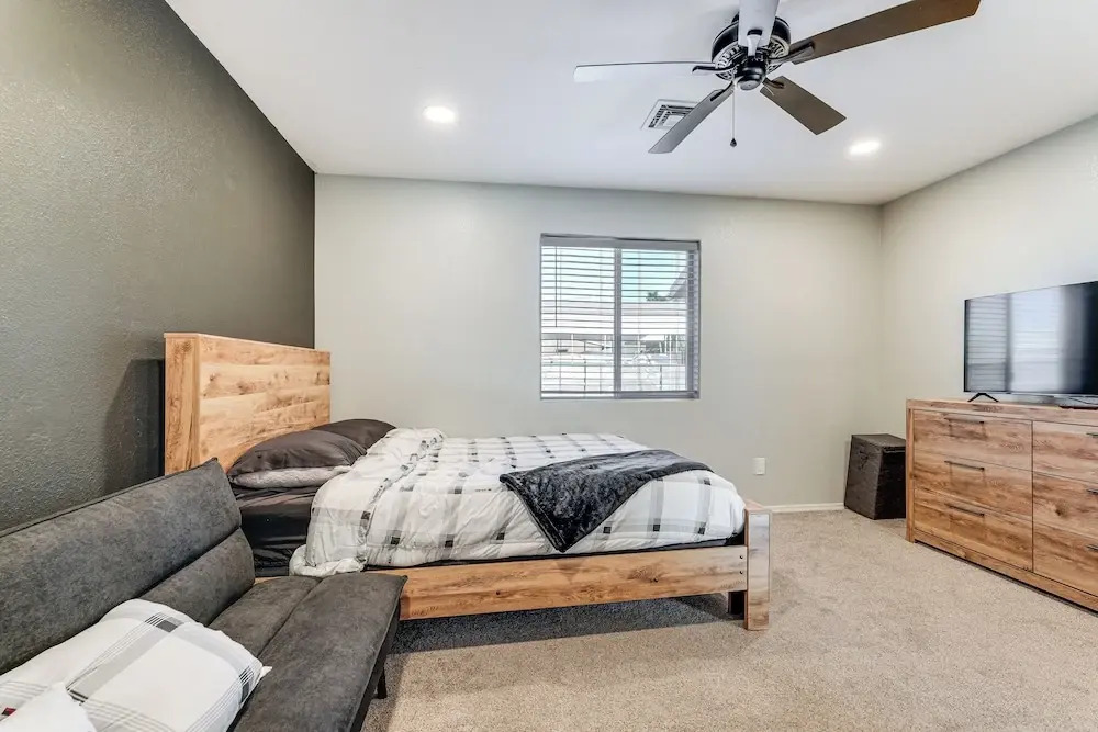 3 Mi to London Bridge: Home w/ Patio & Grill!