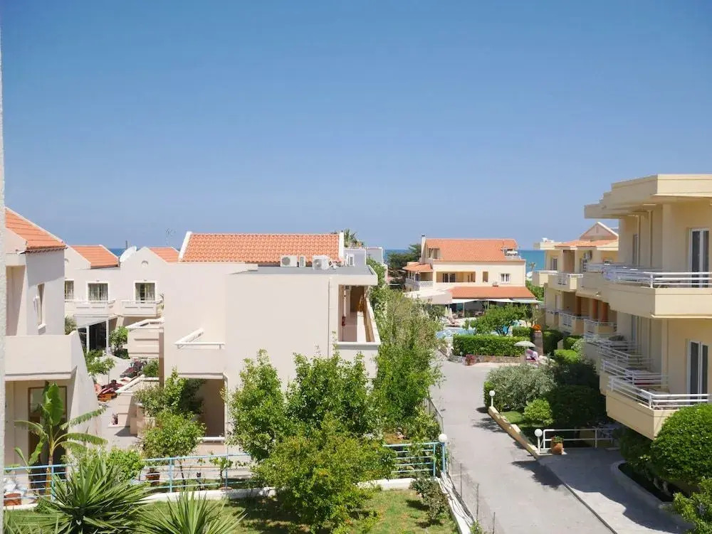 Litinas Apartments with pool