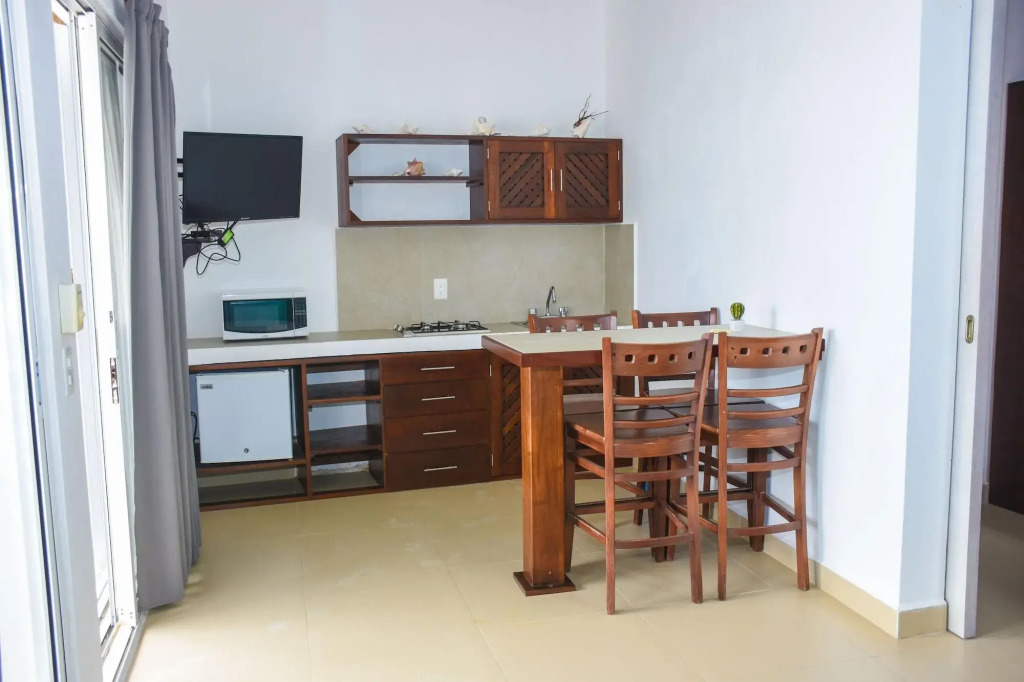 El Fuerte Beach Apartments
