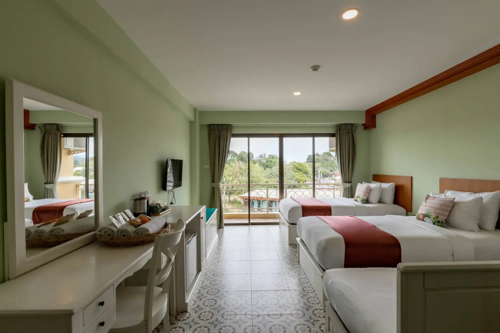ROYAL PINEAPPLE HOTEL l a welcome to wealth and good fortune