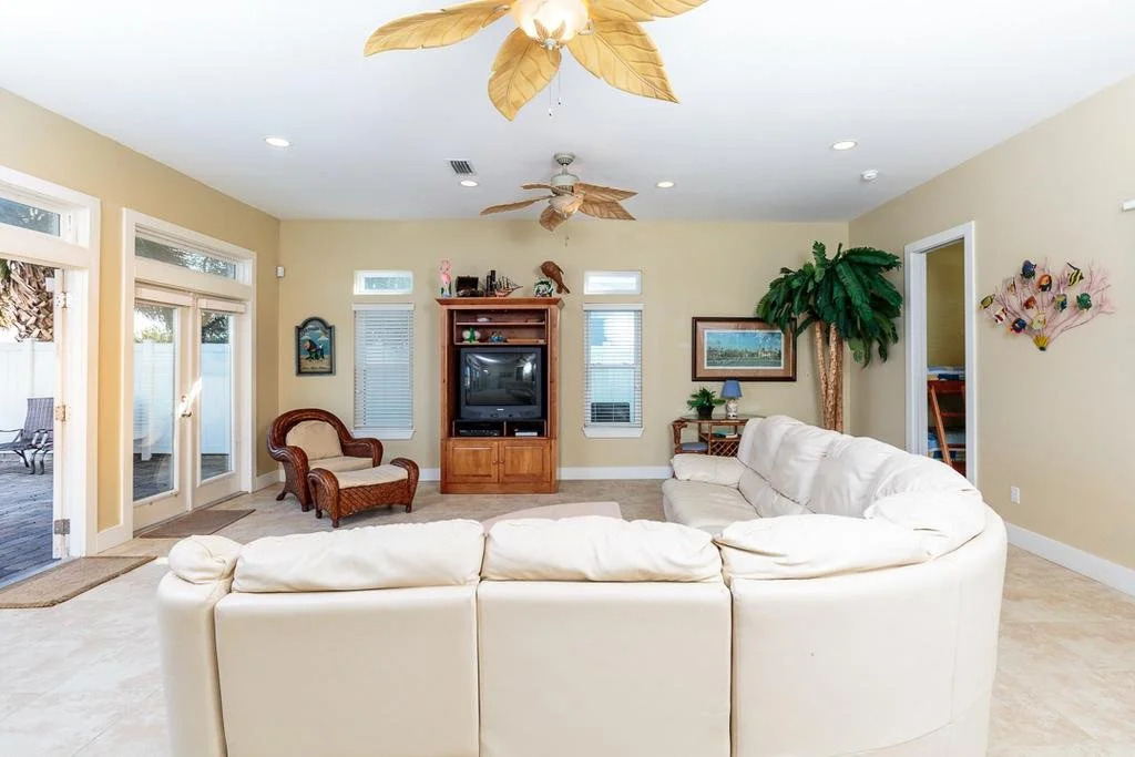 Peace Of Paradise 5 Br home by RedAwning