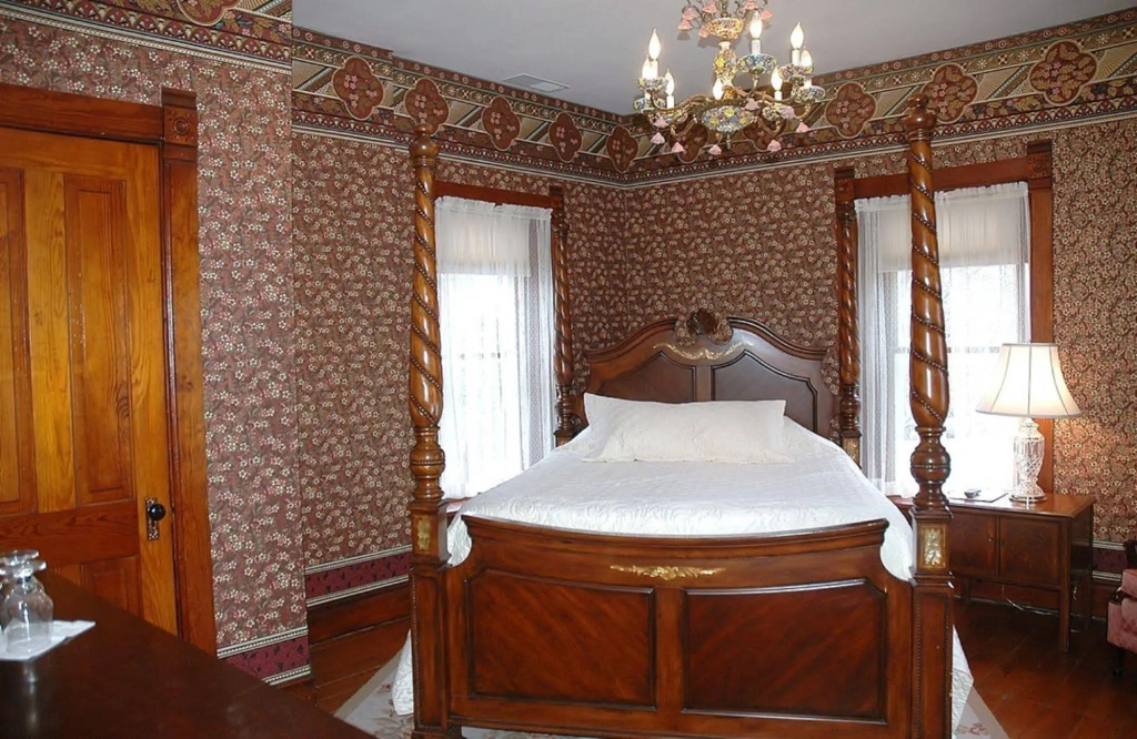 The Nauvoo Grand Bed & Breakfast