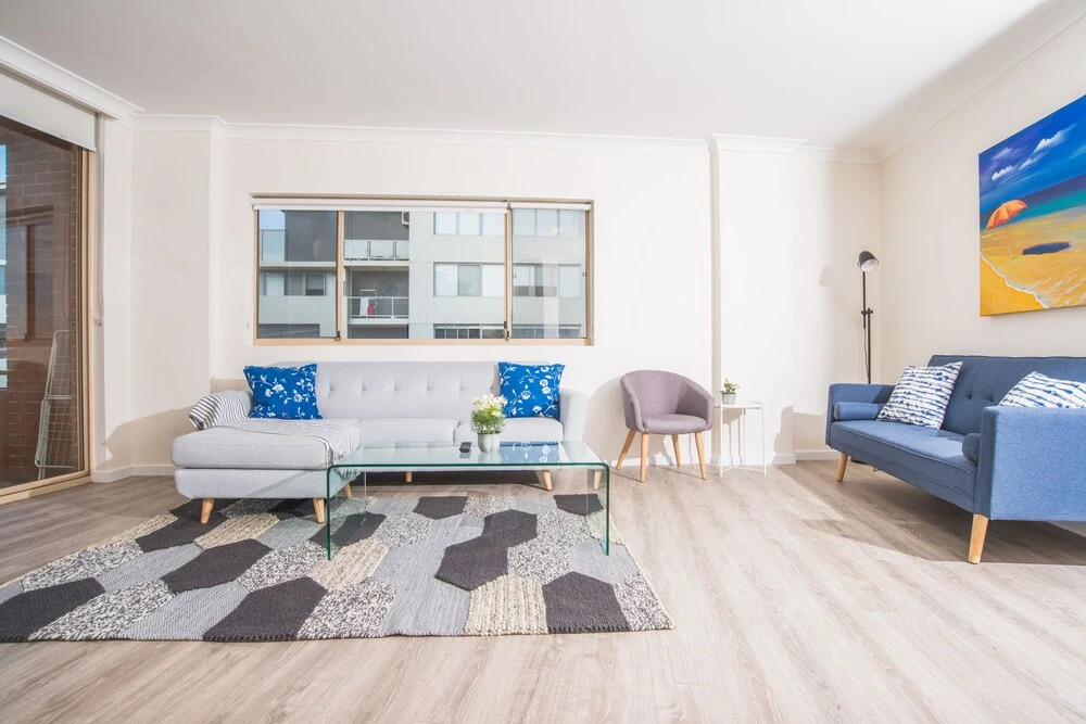Convenient Rockdale Apartment Next To Station & Beach