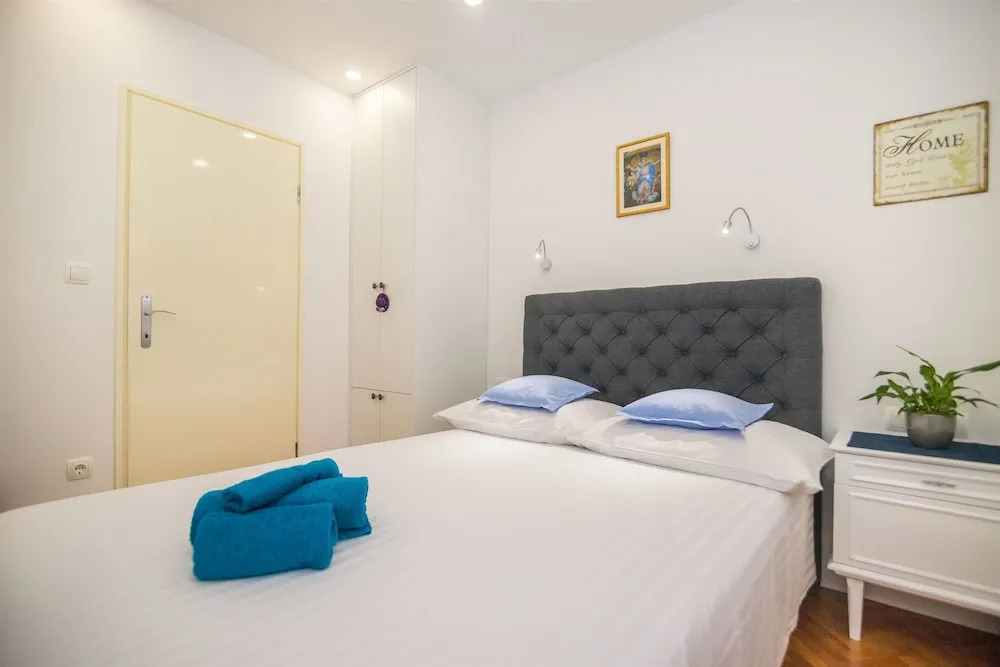 Apartments Petea Omis