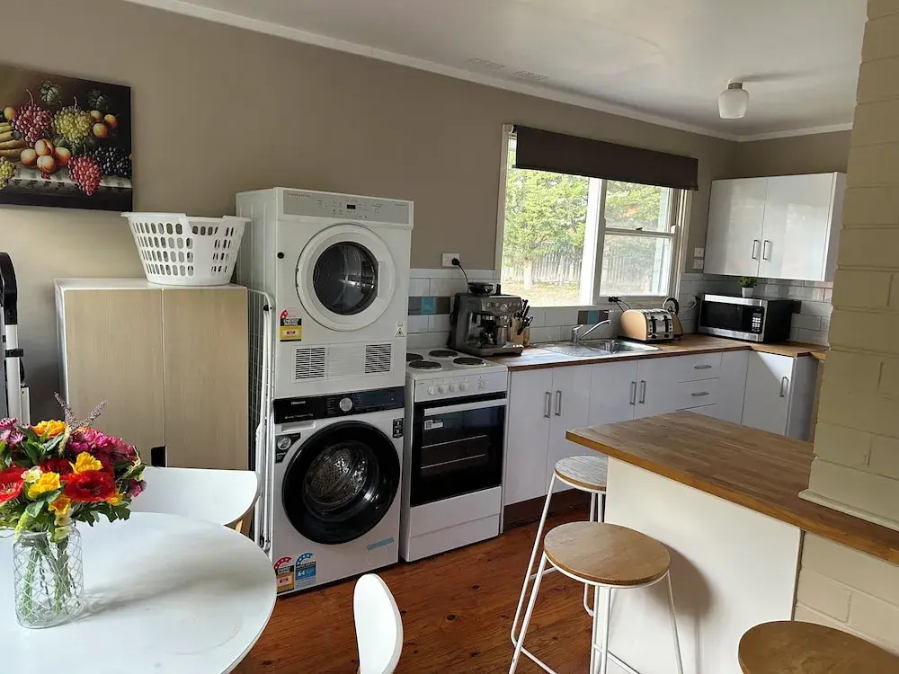 Charming 3 Bedroom Home in Garran, Perfect for Families and Groups