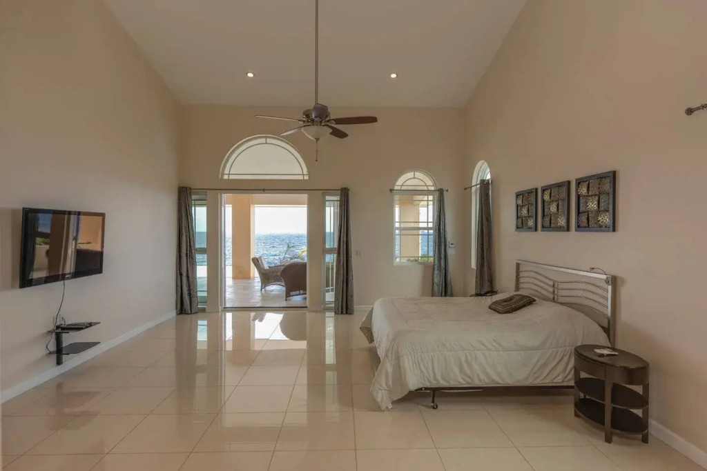 Perfect Luxury Escape - Ocean Frontline Mansion
