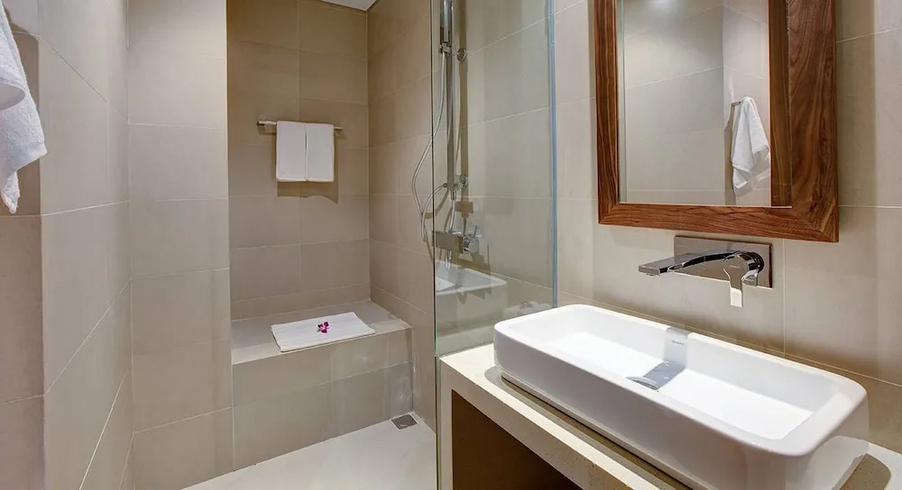 Stunning 80m2 Sea View Apartment, 1-min To Beach