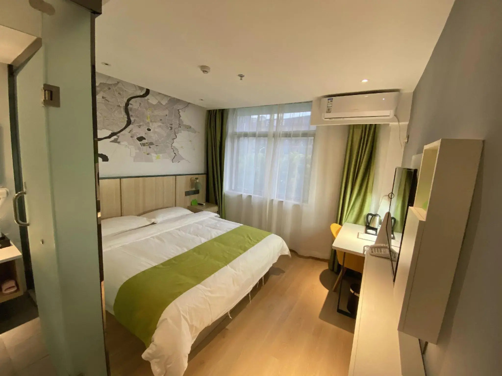 Vatica Hotel Anqing Wuyue Square Bo'ai Hospital