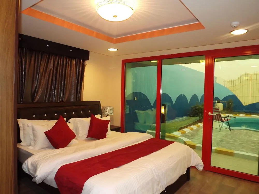 Dolphin Resort - Families only