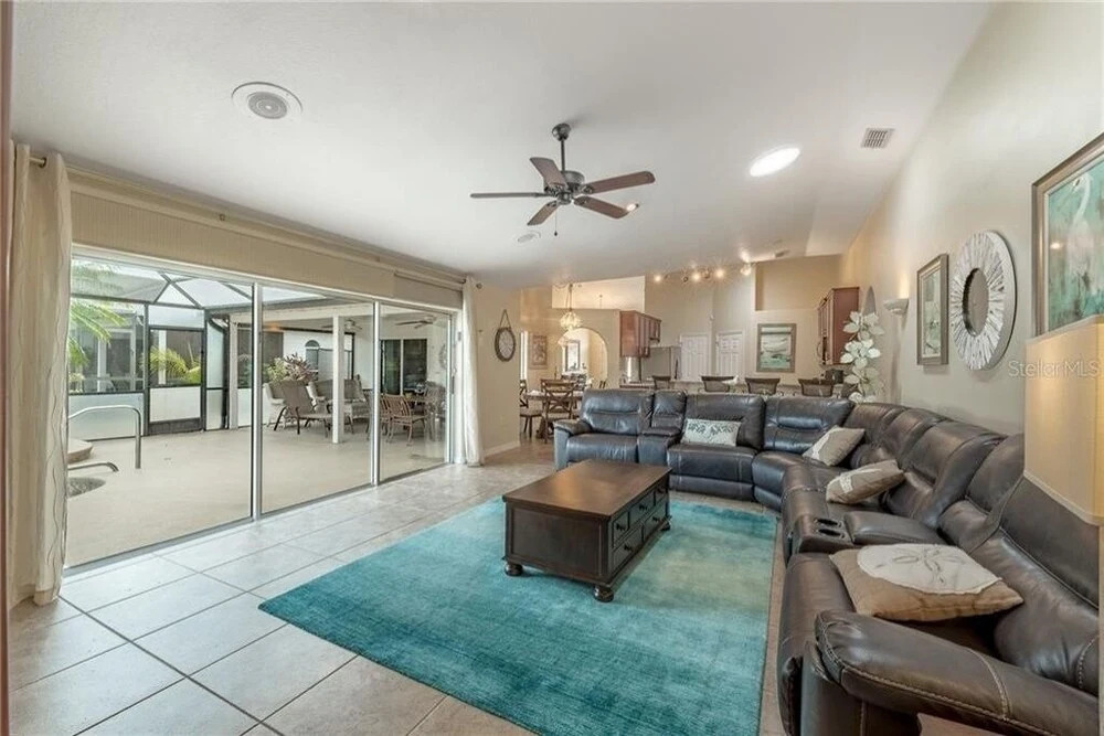Impressive 5br, Pool, Lake, Disney 10 Minutes 5 Bedroom Home