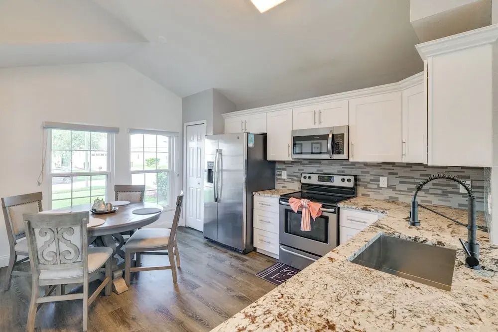 Private Pool & Hot Tub: Modern Davenport Home!