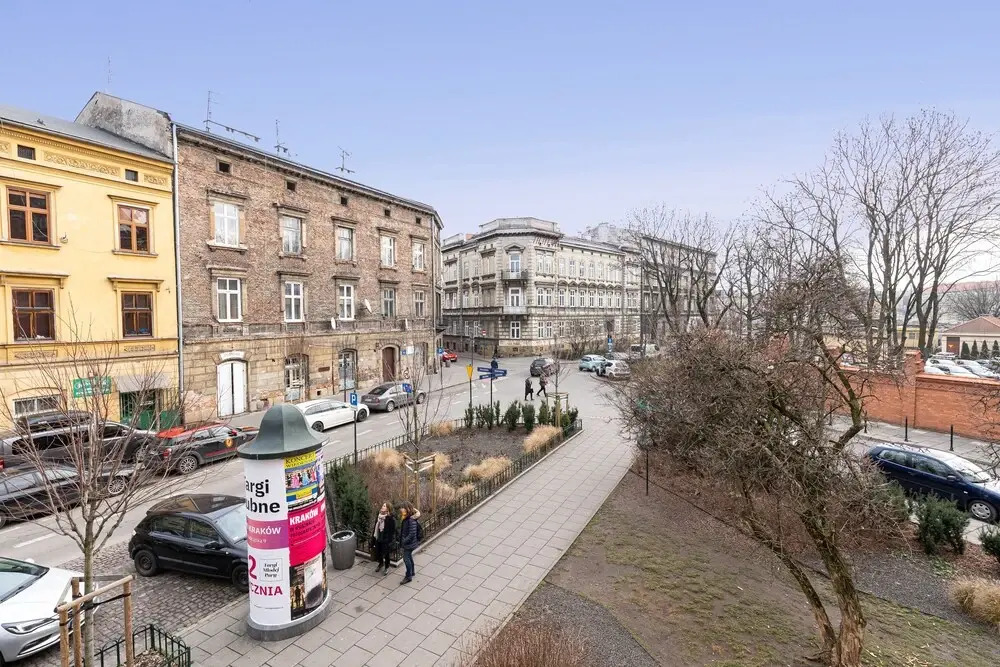 WS 3-Bedroom Old Town Apartment