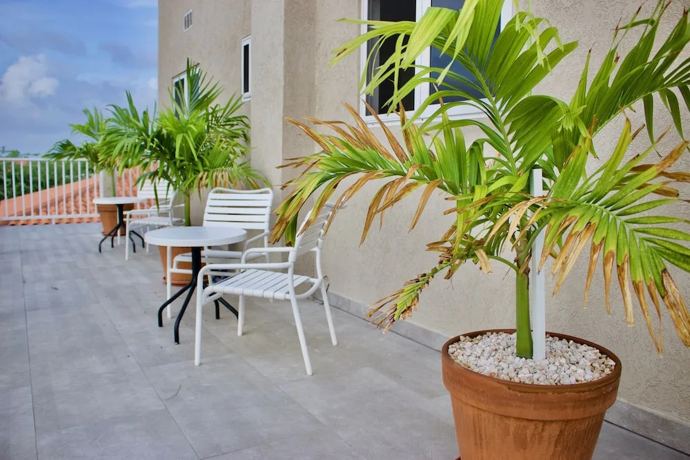 1 Bed Apartment Sleeps 2 - Pool, Parking, Wifi