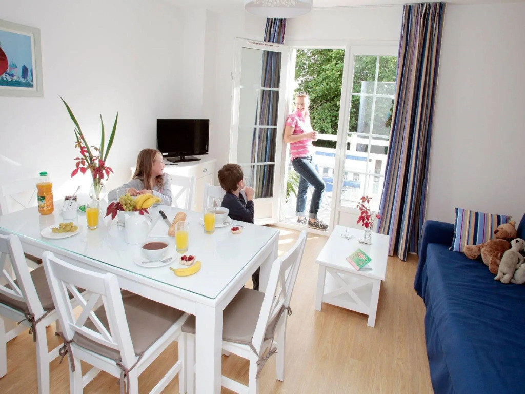 Beautiful apartment in local style on a small residence