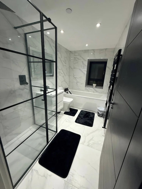 Luxury Home 5 Bedroom 3 Bathroom Games Room Parking