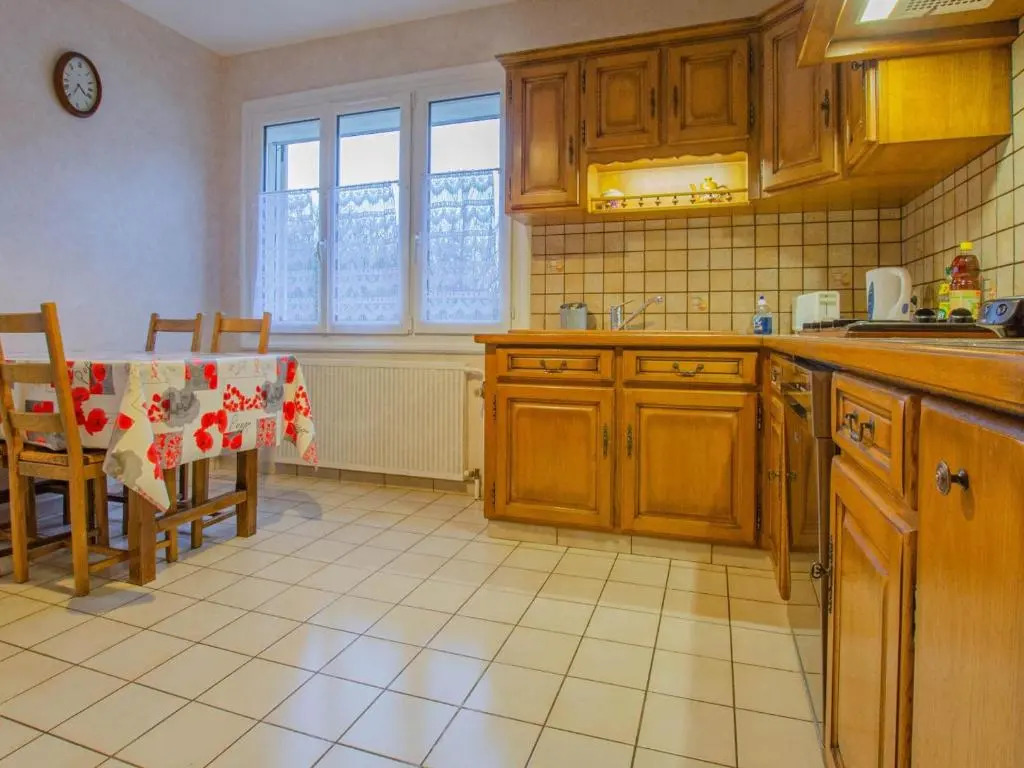 House 5 People