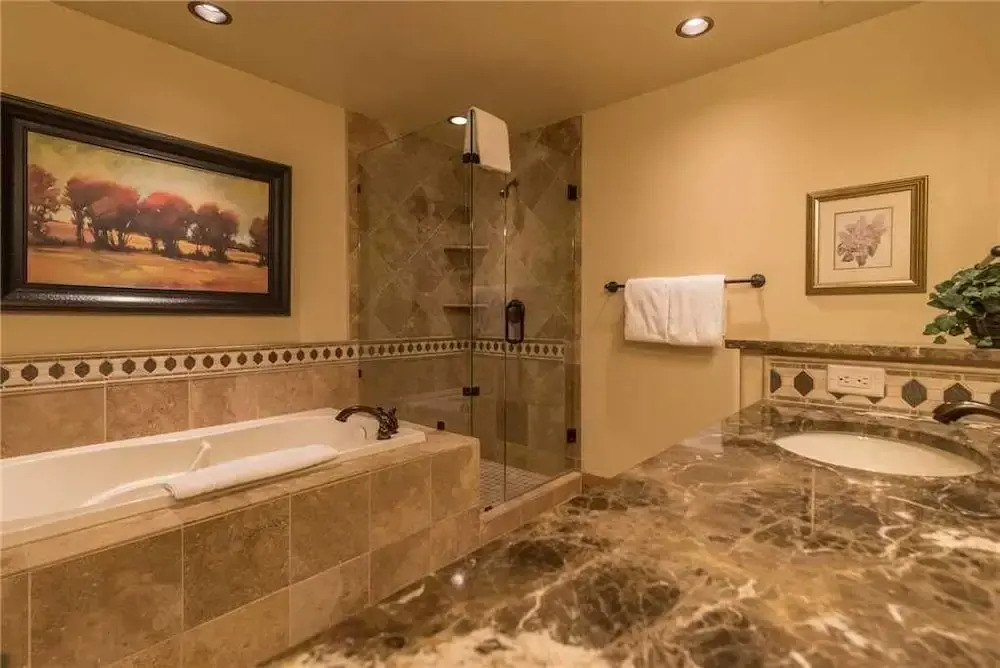 6302 Bear Lodge, Trappeur's Crossing Apartment 3