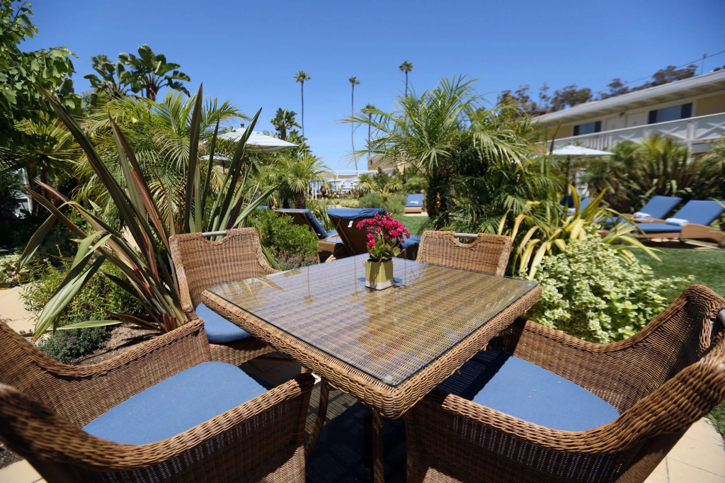 Pavilion Hotel