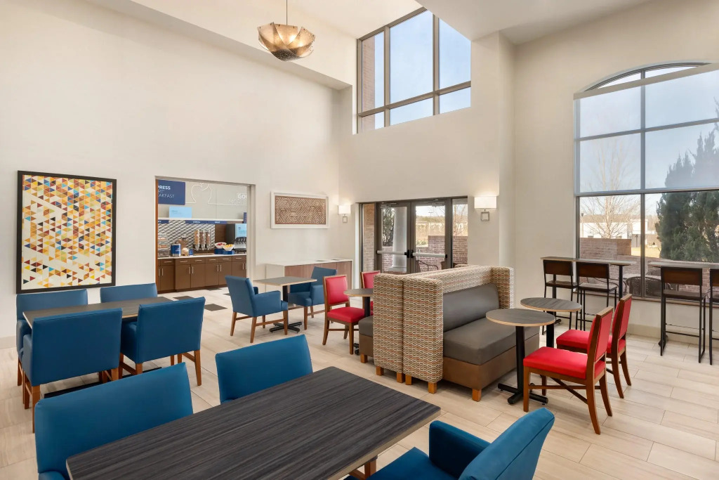Holiday Inn Express Hotel & Suites Opelika Auburn by IHG