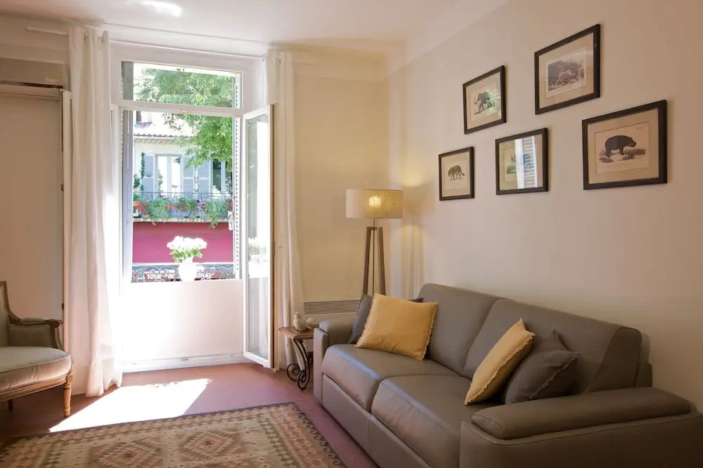 Prime Location for This 1 Bedroom Apartment Full of Charm in the Heart of the ol