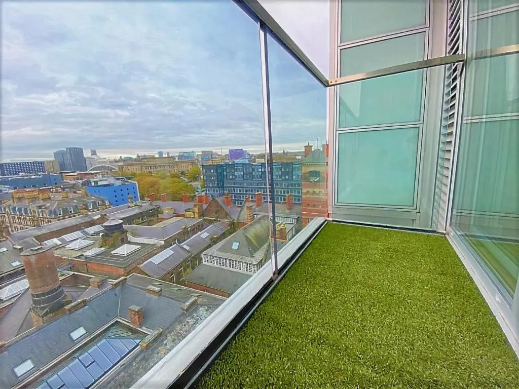 SidemerseyLivingscouk 2BR 2BA Luxury APT in L2 w Parking