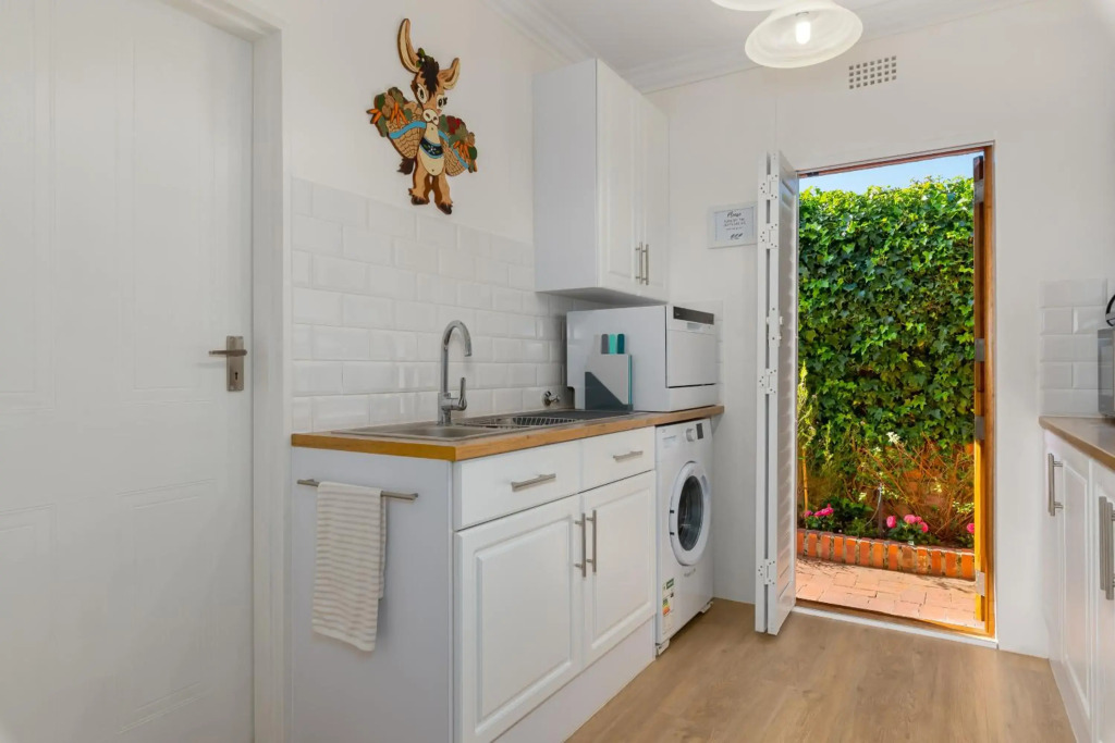 Meerendal Cottage-Affordable Luxury