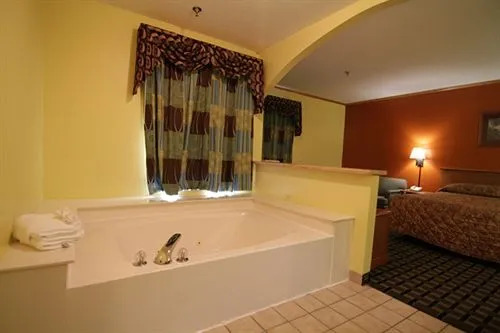 Home Gate Inn & Suites