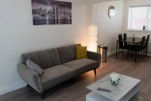Gorgeous ground floor apartment + free parking