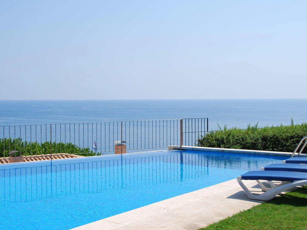 Apartment in Sant Feliu Near the Beach