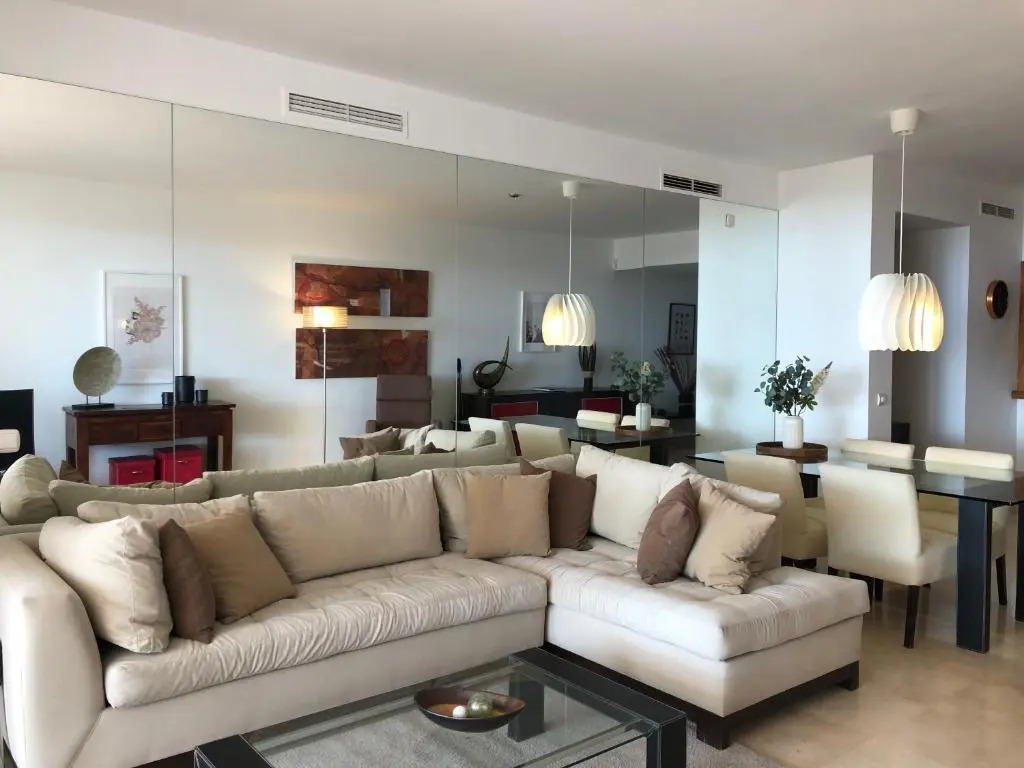 Spacious & sunny ground floor apartment close to Puerto Banus