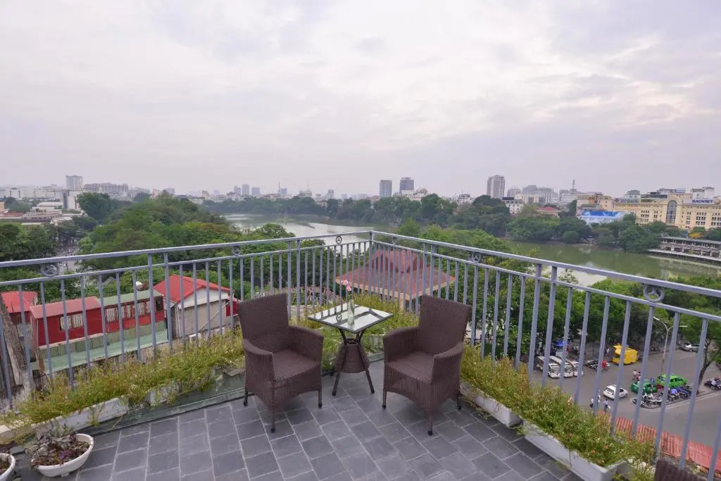 Bella Premier Hotel & Rooftop Skybar
