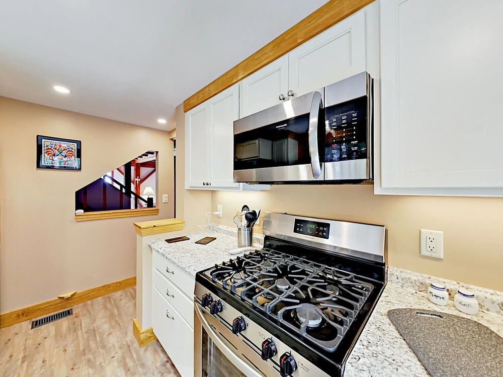 31 Rand Road Cottage 2 Bedrooms 2 Bathrooms Cottage