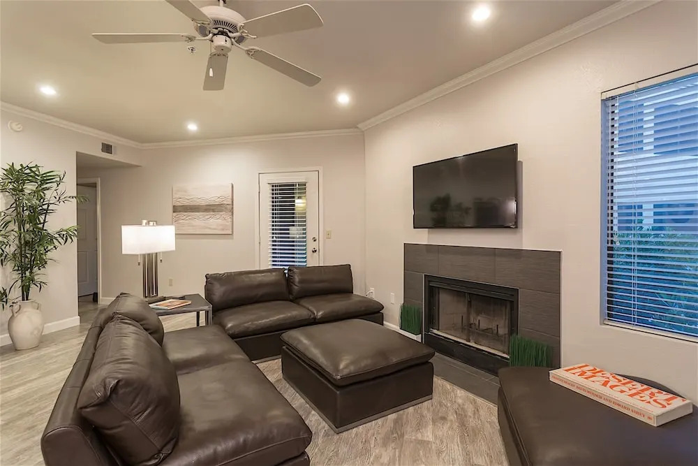 Home Suite Home 3 BR by Casago