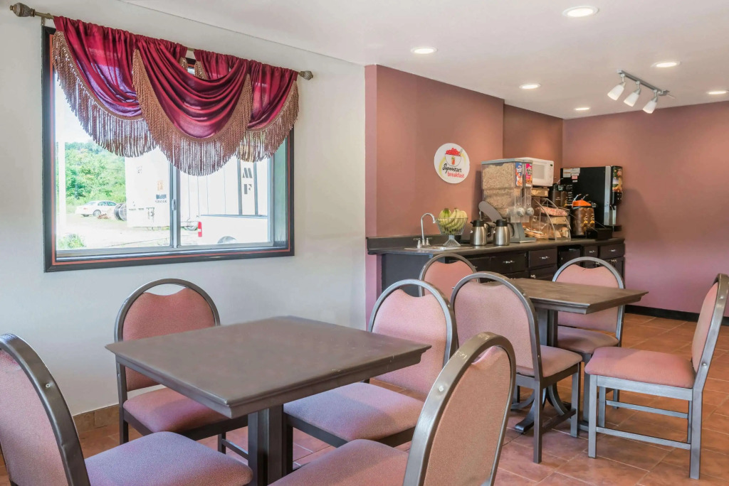 Super 8 by Wyndham Pittsburgh/Monroeville