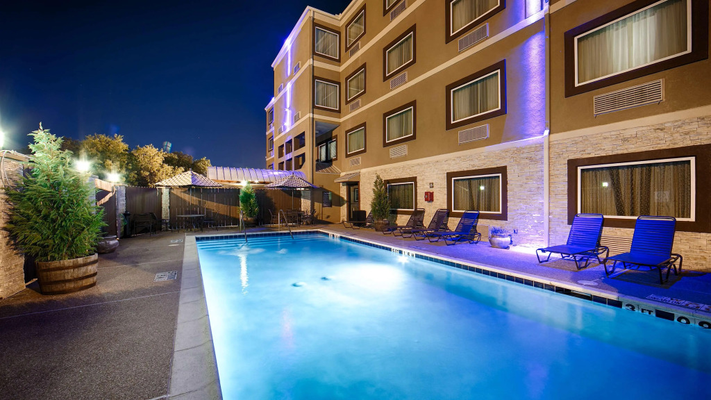 Best Western Plus Arlington North Hotel & Suites