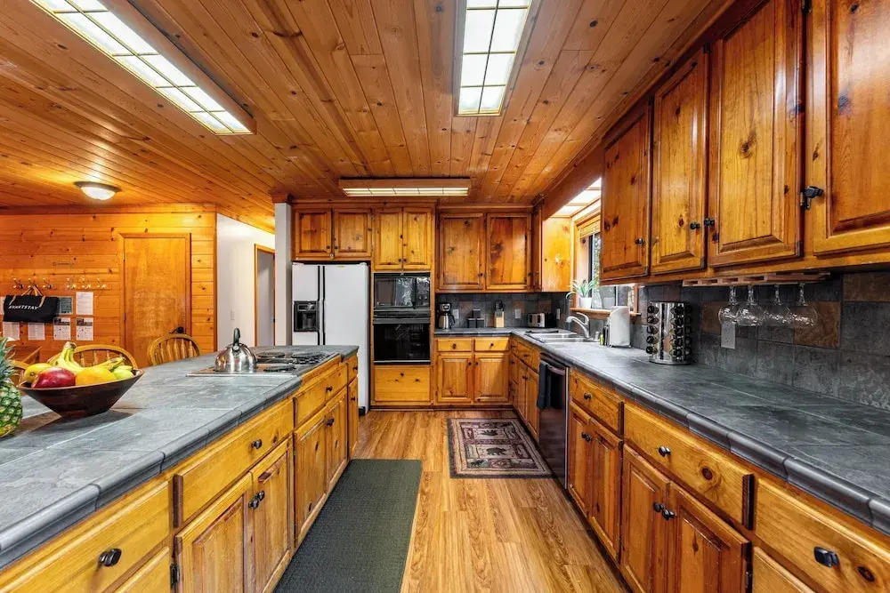 Whiskey Springs by Avantstay Classic Cabin Near Tahoe Donner Ski Area!
