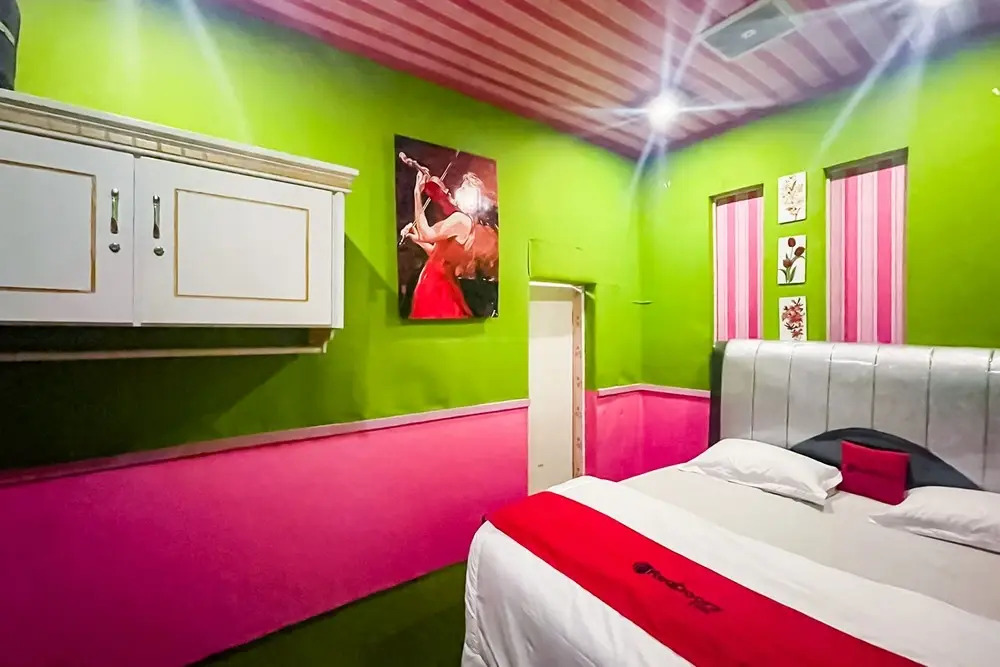 RedDoorz Syariah at Jalan RJ Junjungan Lubis Pandan