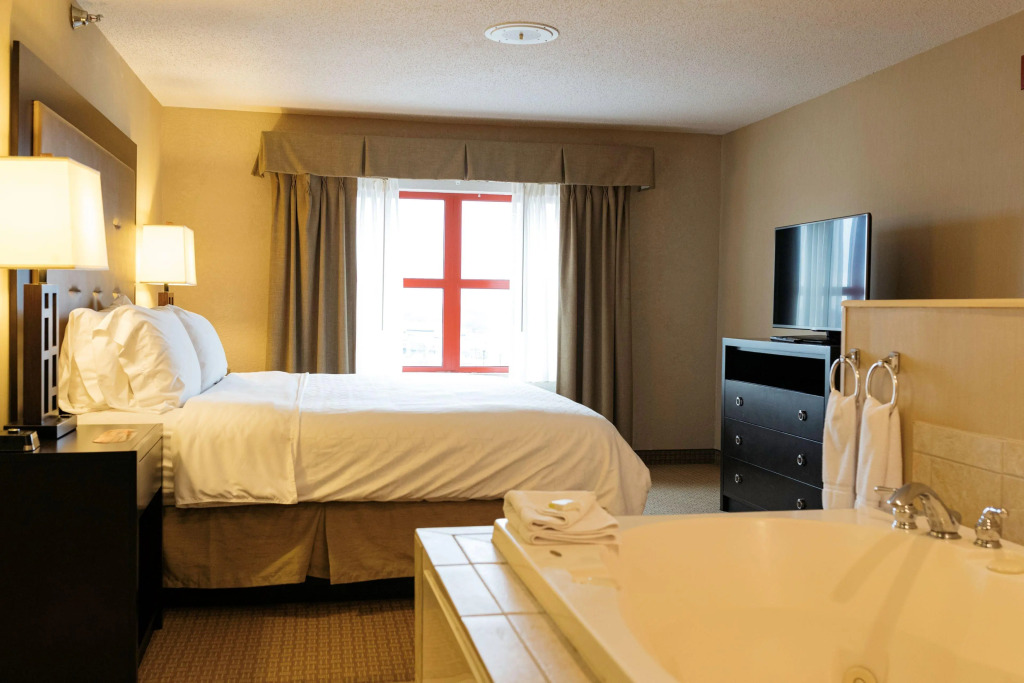 Holiday Inn Express & Suites - Olathe North by IHG